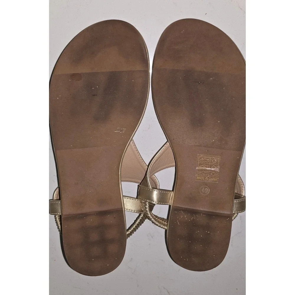 Unbranded metallic gold
